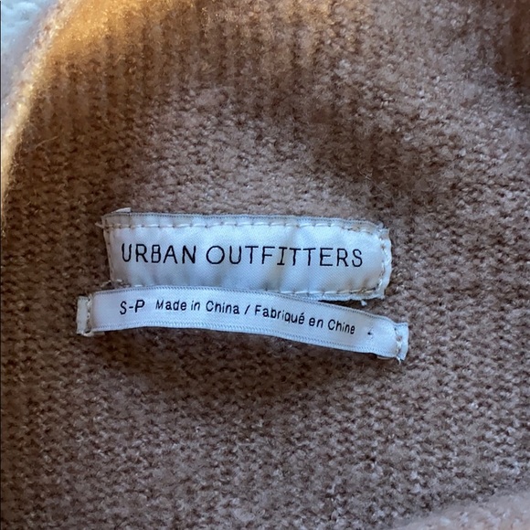 Urban Outfitters Mock neck oversized sweater - Picture 3 of 4
